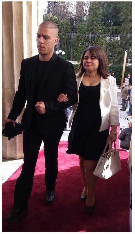 Σχεδόν αγνώριστη σήμερα η Ουρανία Μιχαλολιάκου: Αδυνατισμένη, με φροντισμένο καρέ και επώνυμη τσάντα [εικόνες] | iefimerida.gr 3