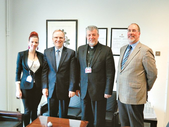 Πάτερ... εν τοις ουρανοίς: Αυτός είναι ο Ελληνας παπάς που έφτιαξε αεροπορική εταιρεία και θα συνδέει απευθείας την Ελλάδα με ΗΠΑ και Καναδά [εικόνες] | iefimerida.gr 2