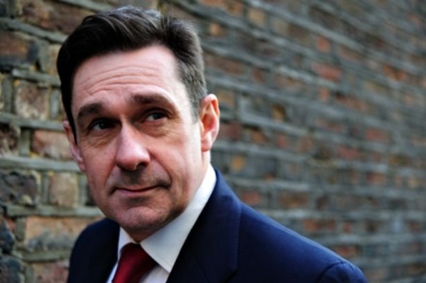 Κορυφαίος Aγγλος δημοσιογράφος επιτίθεται στην ΕΚΤ «πυροβολώντας» τον αμήχανο εκπρόσωπο Τύπου της τράπεζας στο Twitter [εικόνες] | iefimerida.gr 0