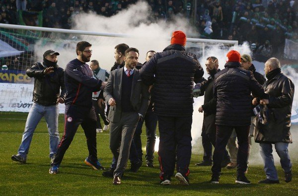 «Ντου» από τους οπαδούς του Παναθηναϊκού - Πήραν στο κυνήγι τον Βίτορ Περέιρα και τους παίκτες του Ολυμπιακού [εικόνες] | iefimerida.gr 3