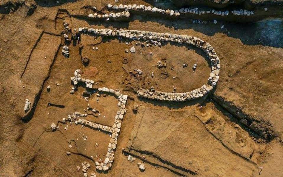 Αριστούργημα: Αψιδωτό κτίριο Μυκηναϊκού οικισμού μεταφέρεται σήμερα στο θεματικό πάρκο Λειβηθρών | iefimerida.gr 2