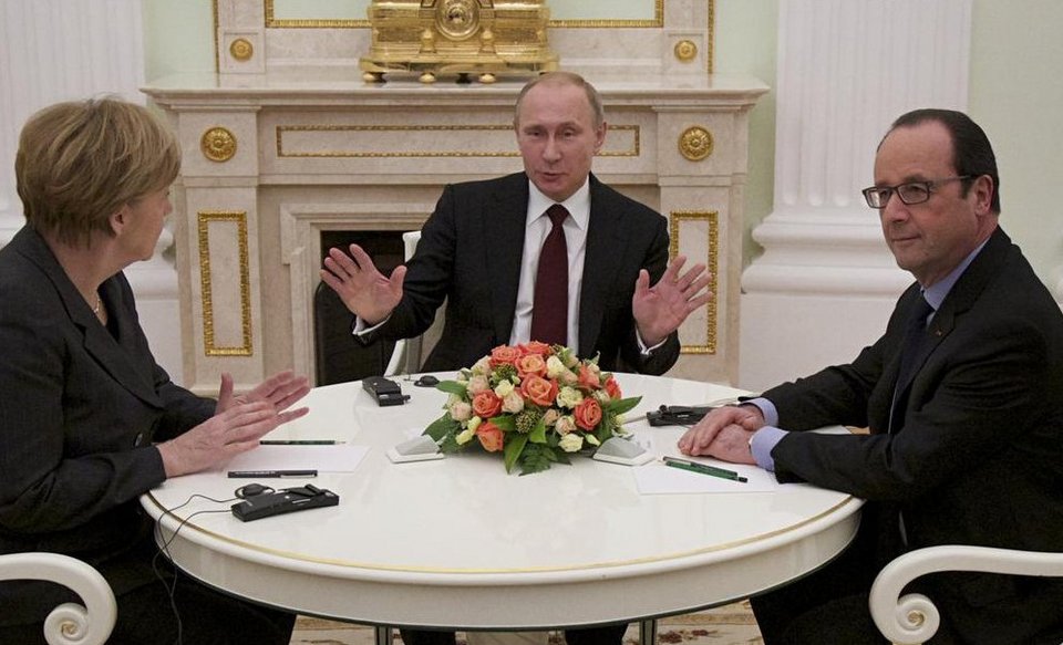 Διάλογος κωφών: «Σφαγή» Πούτιν – Μέρκελ στα γερμανικά για την Ουκρανία– Παρών και ο Ολάντ [εικόνες] | iefimerida.gr 2