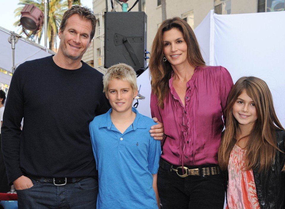 Ετσι είναι στην πραγματικότητα το κορμί της Σίντι Κρόφορντ  [εικόνες] | iefimerida.gr 3