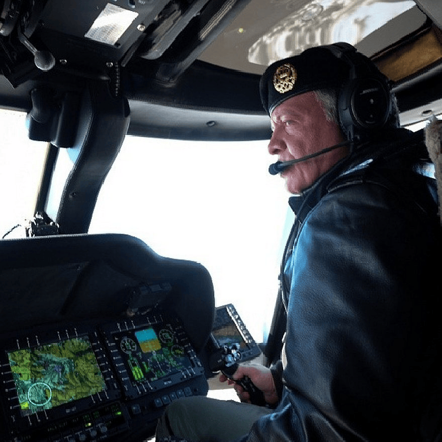 Ο βασιλιάς που παράτησε τα παλάτια και την όμορφη γυναίκα του Ράνια της Ιορδανίας για να πολεμήσει το ISIS [εικόνες] | iefimerida.gr 4