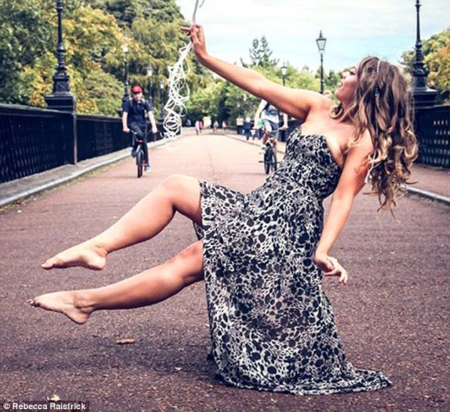  Η 24χρονη καλλονή που ξύπνησε παράλυτη σηκώθηκε από το αναπηρικό καροτσάκι και έγινε μοντέλο [εικόνες]  | iefimerida.gr 5