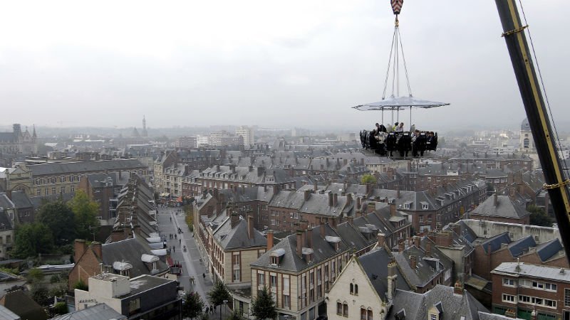 Dinner in the sky: Το πρώτο εστιατόριο της Αθήνας σε ύψος 50 μέτρων από τη γη [εικόνες] | iefimerida.gr 2