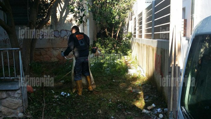 Συνεργεία του δήμου ξεχορταριάζουν και κλαδεύουν έξω από το σπίτι του Παυλόπουλου  -«Συμμάζεψαν» ακόμη και εγκαταλελειμμένη μονοκατοικία [εικόνες]  | iefimerida.gr 5