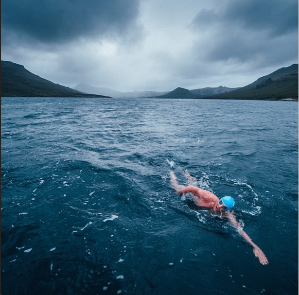 Παγωμένο ρεκόρ: Ο Βρετανός που προσπαθεί να μπει στο βιβλίο Γκίνες κολυμπώντας με μαγιό στην Ανταρκτική [εικόνες] | iefimerida.gr 3