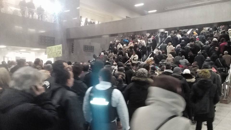 Ανάσα Αξιοπρέπειας: Εκατοντάδες χιλιάδες άνθρωποι διαδηλώσαν στην Ελλάδα και στον κόσμο  [εικόνες & βίντεο] | iefimerida.gr 15