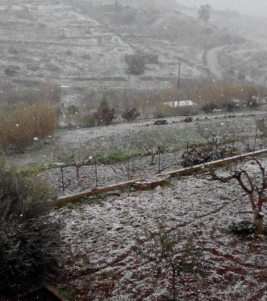 Στα λευκά και οι Κυκλάδες: Χιόνια σε Σύρο, Νάξο και Ηρακλειά [βίντεο & εικόνες] | iefimerida.gr 7