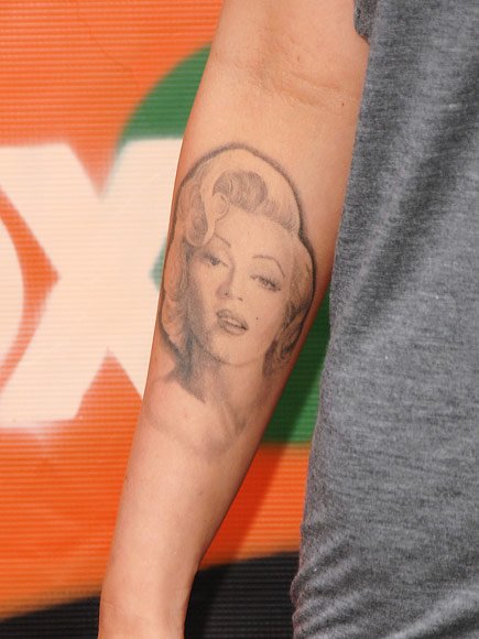 Τα τατουάζ των διάσημων: Περίεργα, αστεία και σε απίθανα μέρη του σώματος [εικόνες] | iefimerida.gr 4