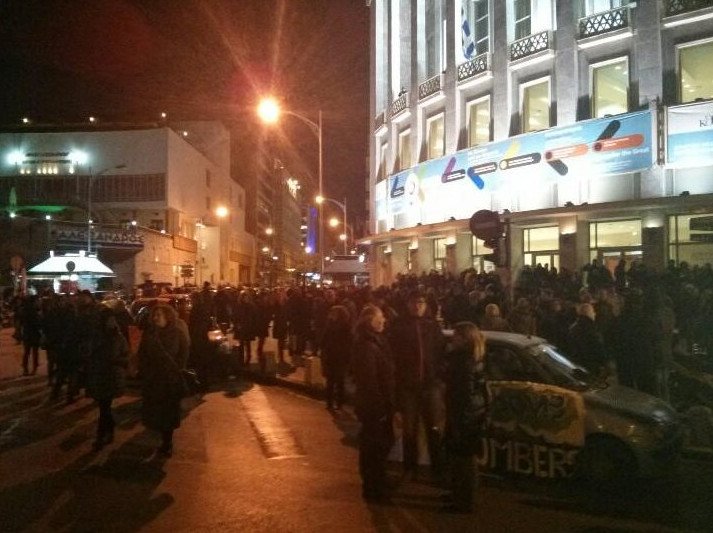 Ανάσα Αξιοπρέπειας: Εκατοντάδες χιλιάδες άνθρωποι διαδηλώσαν στην Ελλάδα και στον κόσμο  [εικόνες & βίντεο] | iefimerida.gr 17