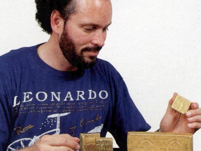 Μια απίστευτη ιστορία: Βρήκε 21 τόνους χρυσού σε ναυάγιο, αλλά δεν τα χάρηκε [εικόνες] | iefimerida.gr 11