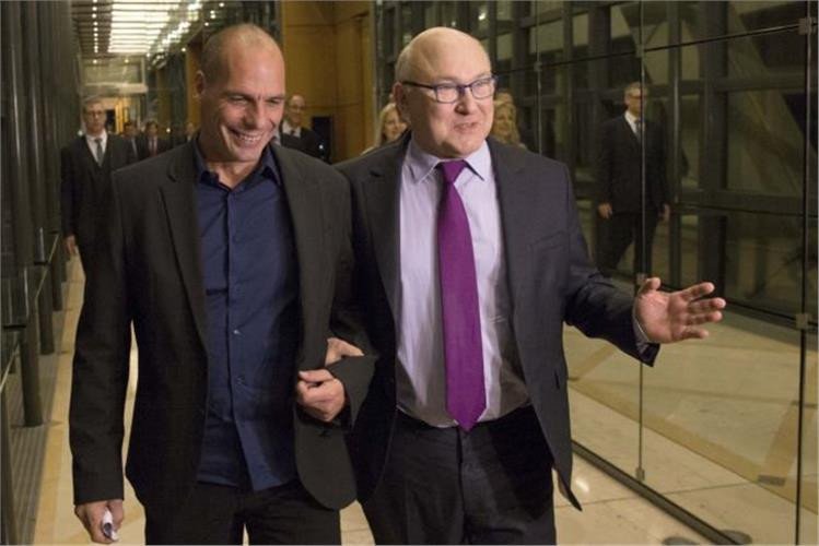 Αλλαξαν και οι χειραψίες -Από τη λαβή του Ντάισελμπλουμ στο αγκαζέ του Σαπέν [εικόνες] | iefimerida.gr 2