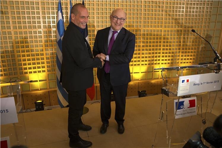 Αλλαξαν και οι χειραψίες -Από τη λαβή του Ντάισελμπλουμ στο αγκαζέ του Σαπέν [εικόνες] | iefimerida.gr 5