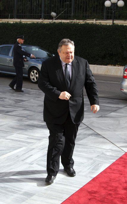 Ο Βενιζέλος άφησε τη θωρακισμένη BMW και πήρε Skoda [εικόνες] | iefimerida.gr 0