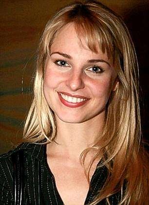 Το Playboy ψήφισε την Γκερέκου ως την πιο σέξι πολιτικό παγκοσμίως -Μέσα στη δεκάδα και η Καϊλή [εικόνες & λίστα] | iefimerida.gr 18