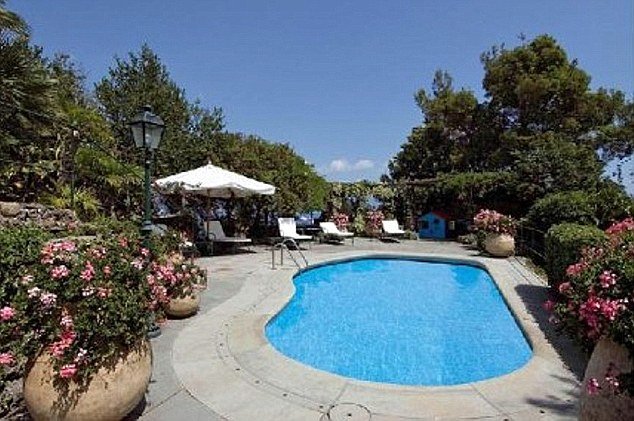 H καταραμένη βίλα που κοστίζει 25 εκατ. ευρώ- Ποιος διάσημος ποδοσφαιριστής θέλει να την αγοράσει[εικόνες]  | iefimerida.gr 5