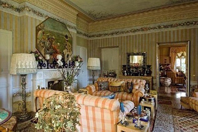 H καταραμένη βίλα που κοστίζει 25 εκατ. ευρώ- Ποιος διάσημος ποδοσφαιριστής θέλει να την αγοράσει[εικόνες]  | iefimerida.gr 3