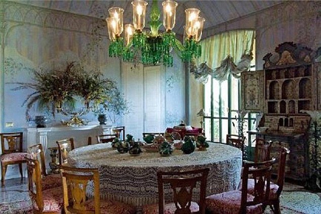 H καταραμένη βίλα που κοστίζει 25 εκατ. ευρώ- Ποιος διάσημος ποδοσφαιριστής θέλει να την αγοράσει[εικόνες]  | iefimerida.gr 4