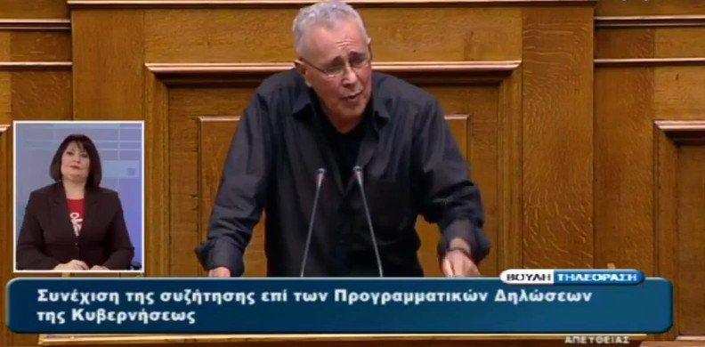 Η αντίδραση της μεταφράστριας στη νοηματική -Τι έκανε ενώ μιλούσε ο Ζουράρις αρχαία ελληνικά [βίντεο] | iefimerida.gr 0