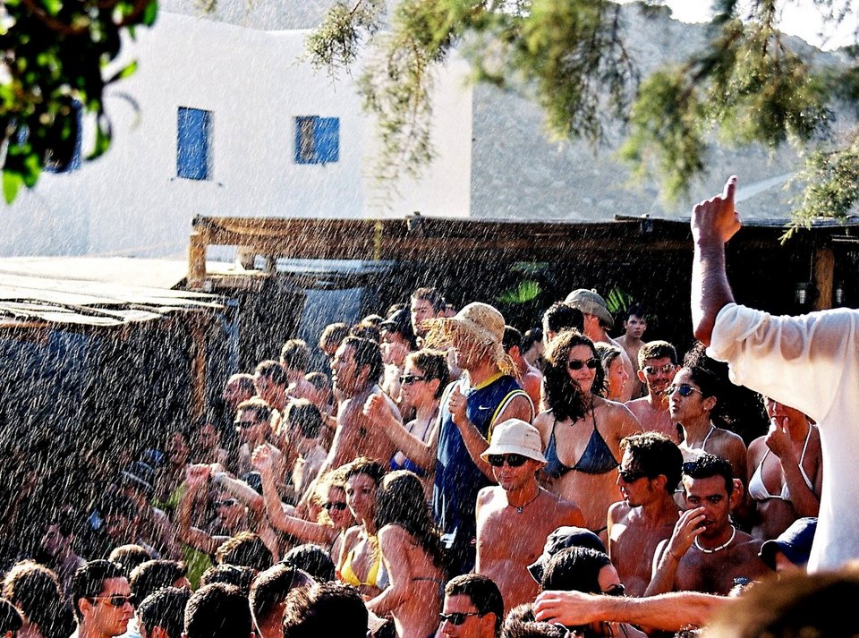 Αγαλματένια κορμιά, κοκτέιλ και χορός μέχρι τελικής πτώσης -Στις 10 καλύτερες πλαζ για beach party παγκοσμίως και μια ελληνική [εικόνες] | iefimerida.gr 14