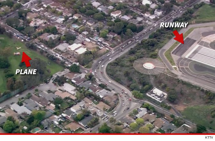 Συνετρίβη το αεροπλάνο του Χάρισον Φορντ -Στο νοσοκομείο με τραύματα στο κεφάλι ο ηθοποιός [εικόνες & βίντεο] | iefimerida.gr 3