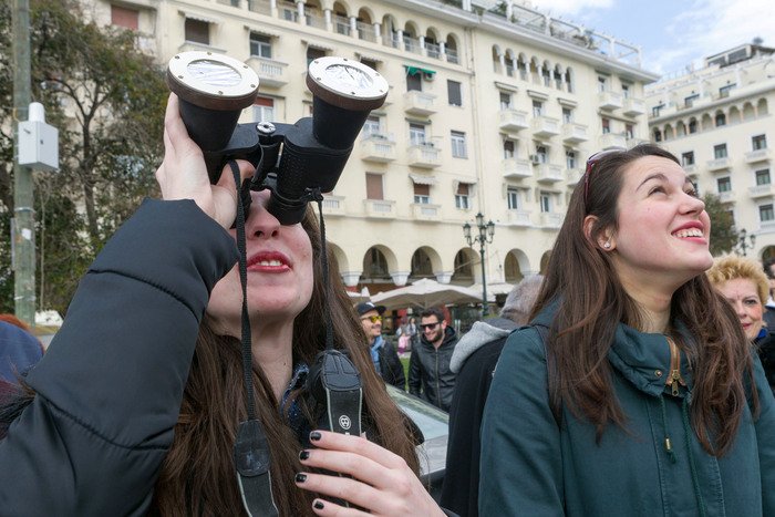 Η έκλειψη Ηλίου στην Ελλάδα: Σκοτείνιασε η πλατεία Συντάγματος [εικόνες] | iefimerida.gr 6