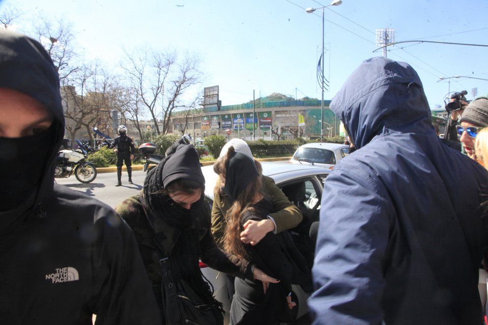 Συνελήφθη η Αγγελική, η συνεργός του Χριστόδουλου Ξηρού [εικόνες & βίντεο] | iefimerida.gr 0