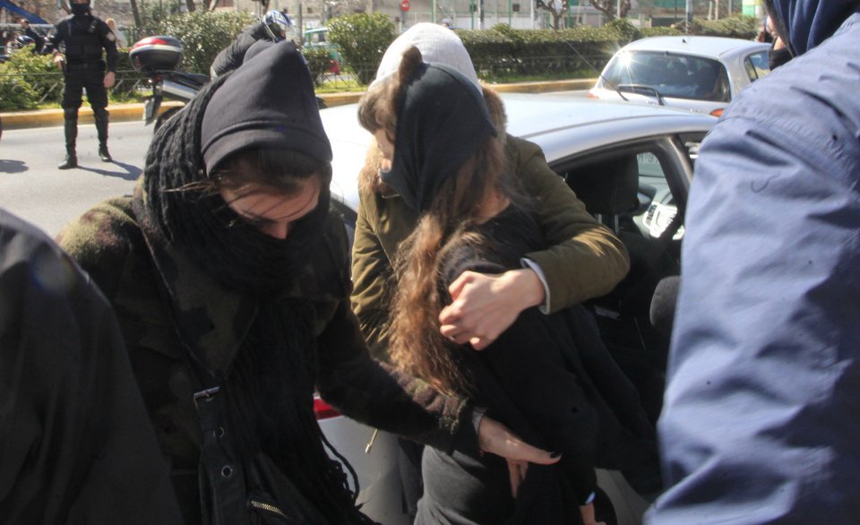 Συνελήφθη η Αγγελική, η συνεργός του Χριστόδουλου Ξηρού [εικόνες & βίντεο] | iefimerida.gr 1