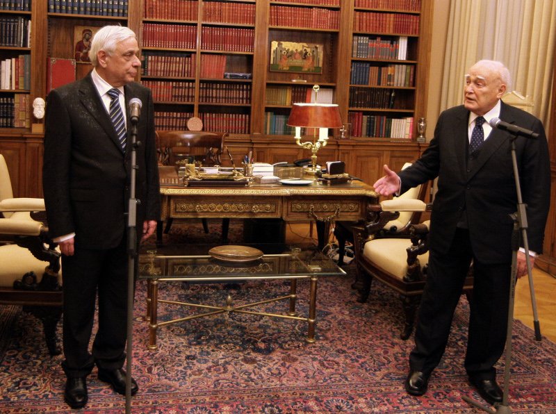 Συγκίνηση στο Προεδρικό Μέγαρο – Παπούλιας: Αναλαμβάνετε σε δύσκολη περίοδο, η νέφωση είναι πυκνή και χαμηλή [εικόνες] | iefimerida.gr 5