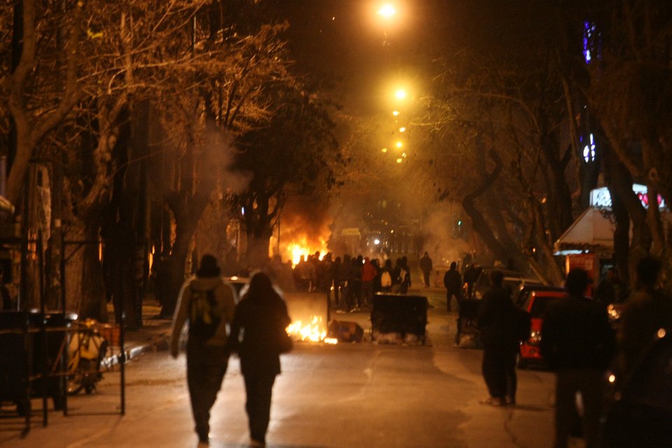 Επεισόδια στο κέντρο της Αθήνας μετά από πορεία -Εσπασαν τα γραφεία του ΠΑΣΟΚ [εικόνες & βίντεο] | iefimerida.gr 3