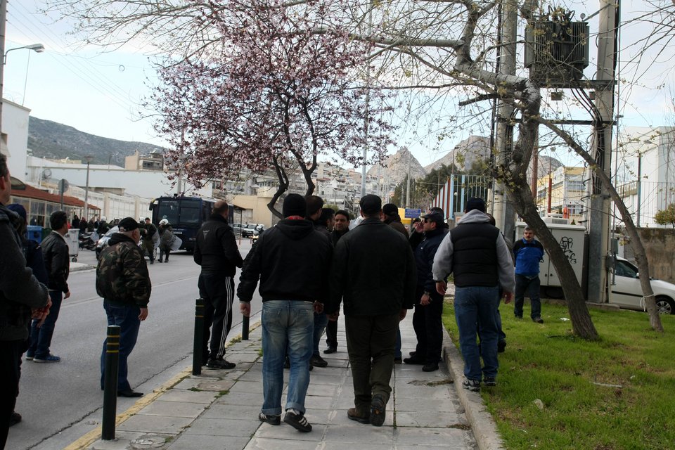 Με την κόρη του Ουρανία αποφυλακίστηκε ο Νίκος Μιχαλολιάκος – Παρολίγον επεισόδια με συγγενείς των «Πυρήνων» [εικόνες] | iefimerida.gr 6