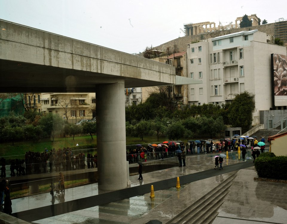 Ιερό προσκύνημα στο Μουσείο της Ακρόπολης -Πλήθος κόσμου για την αργία της 25ης Μαρτίου  [εικόνες] | iefimerida.gr 3