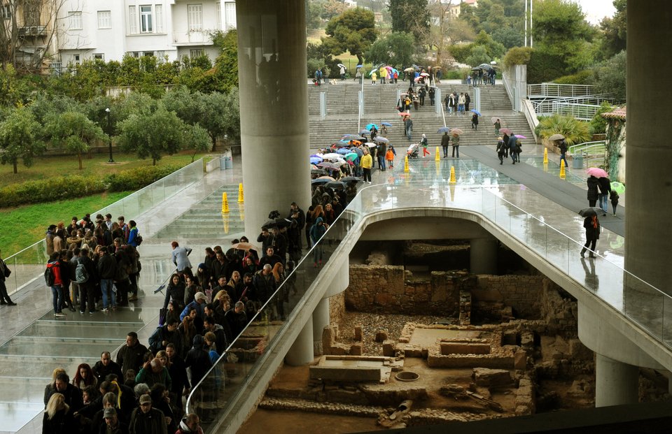 Ιερό προσκύνημα στο Μουσείο της Ακρόπολης -Πλήθος κόσμου για την αργία της 25ης Μαρτίου  [εικόνες] | iefimerida.gr 4