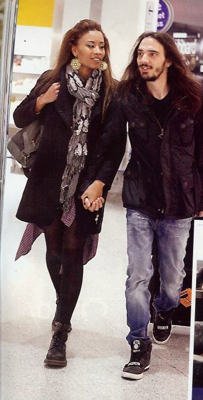 Αυτός είναι ο 25χρονος μακρυμάλλης σύντροφος της Σάγια [εικόνες] | iefimerida.gr 2