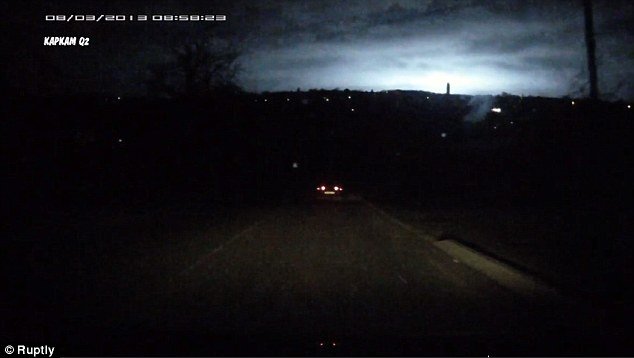 UFO στον ουρανό της Ρωσίας; Οι τρομακτικές λάμψεις που προκάλεσαν πανικό [εικόνες&βίντεο] | iefimerida.gr 3