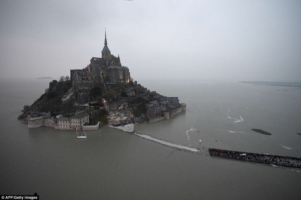 «Η παλίρροια του αιώνα» -Το φαινόμενο στη Γαλλία που συμβαίνει κάθε 18 χρόνια [εικόνες] | iefimerida.gr 6