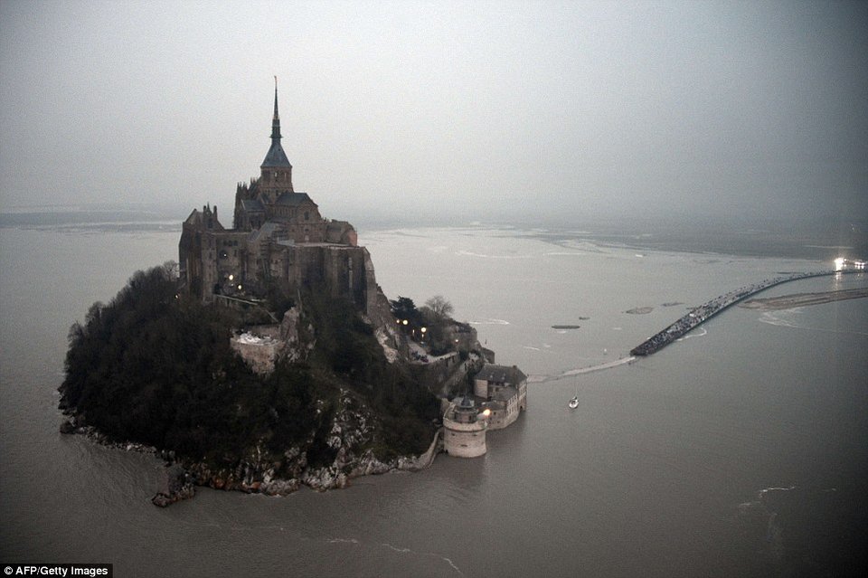 «Η παλίρροια του αιώνα» -Το φαινόμενο στη Γαλλία που συμβαίνει κάθε 18 χρόνια [εικόνες] | iefimerida.gr 5