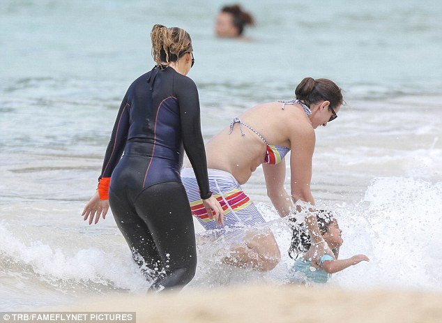 Η απρόσμενη κίνηση της Μαράια Κάρεϊ -Κατέβασε το φερμουάρ και έβγαλε το στήθος της στη φόρα [εικόνες] | iefimerida.gr 7