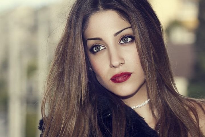 Η νέα καυτή γαλανομάτα σύντροφος του Ηλία Βρεττού [εικόνες] | iefimerida.gr 6