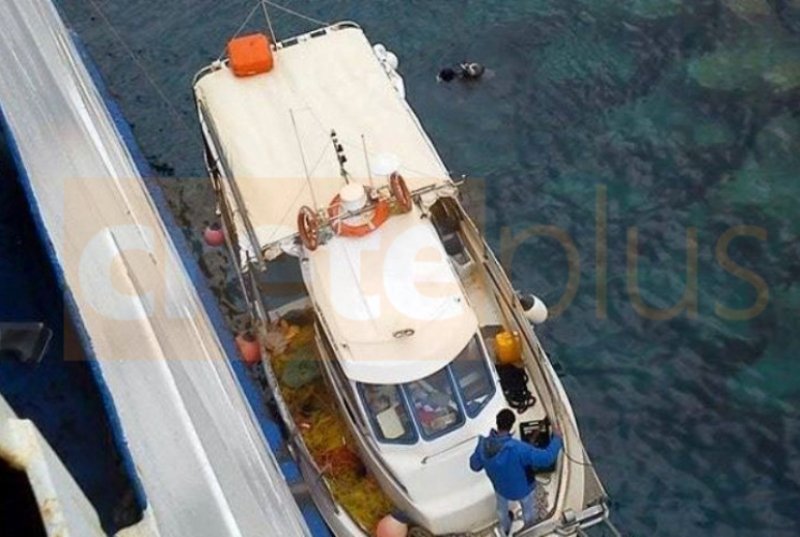 Ταλαιπωρίας συνέχεια για τους επιβάτες του «Βιτσέντζος Κορνάρος»- Καΐκι τους πάει τα απαραίτητα τρόφιμα [εικόνες] | iefimerida.gr 1