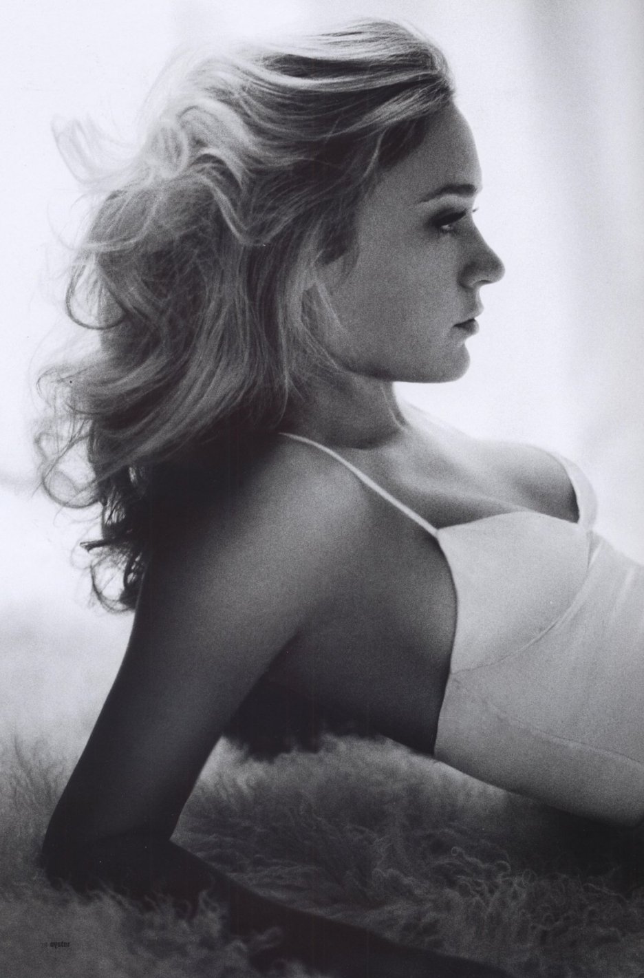 Η φωτογράφιση σοκ ηθοποιού -Γυμνή με έναν αστακό στο επίμαχο σημείο [εικόνες] | iefimerida.gr 7