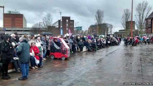 Μια ιδιαίτερη κηδεία: Κηδεύουν τον βασιλιά Ριχάρδο τον Γ' 530 χρόνια μετά το θάνατό του [εικόνες] | iefimerida.gr 3