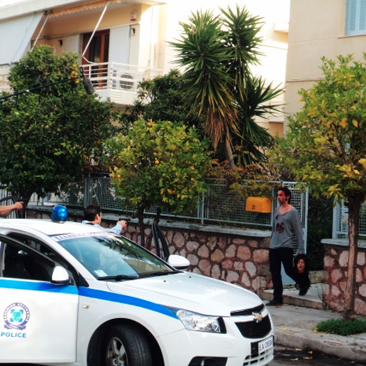 Μπλοκάρουν την «10η Εντολή» οι συγγενείς της δασκάλας που αποκεφαλίστηκε στη Σαντορίνη [εικόνες] | iefimerida.gr 0