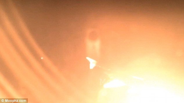 Αεροπλάνο με 148 επιβάτες αρπάζει φωτιά κατά την απογείωση -Συγκρούστηκε με... πουλιά  [εικόνες & βίντεο] | iefimerida.gr 1