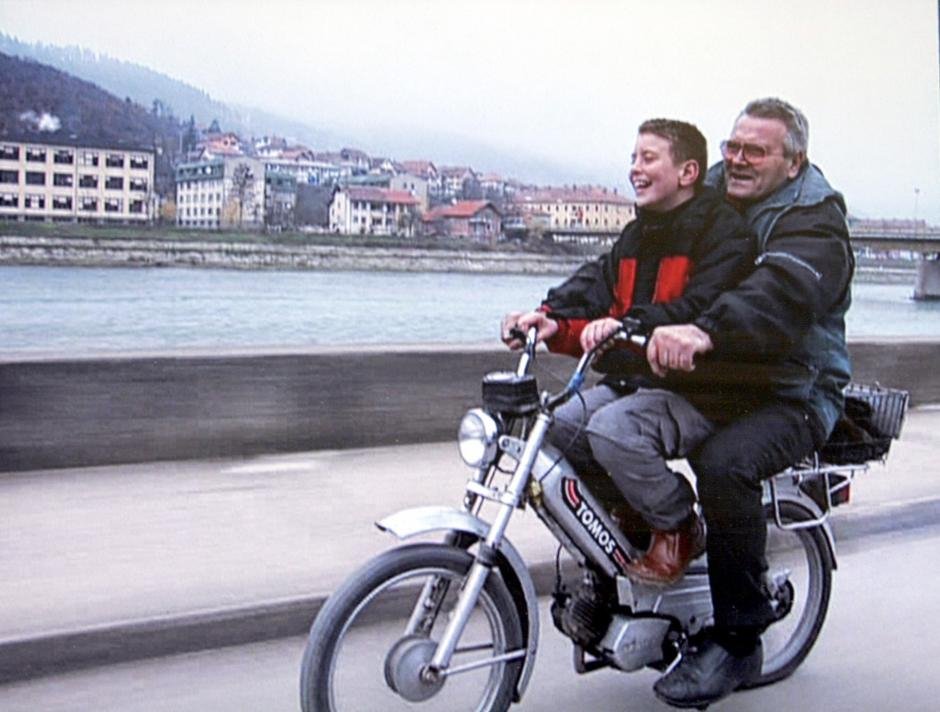 Νεαρός Βόσνιος που γεννήθηκε από βιασμό στον πόλεμο ψάχνει τους γονείς του [εικόνες] | iefimerida.gr 2