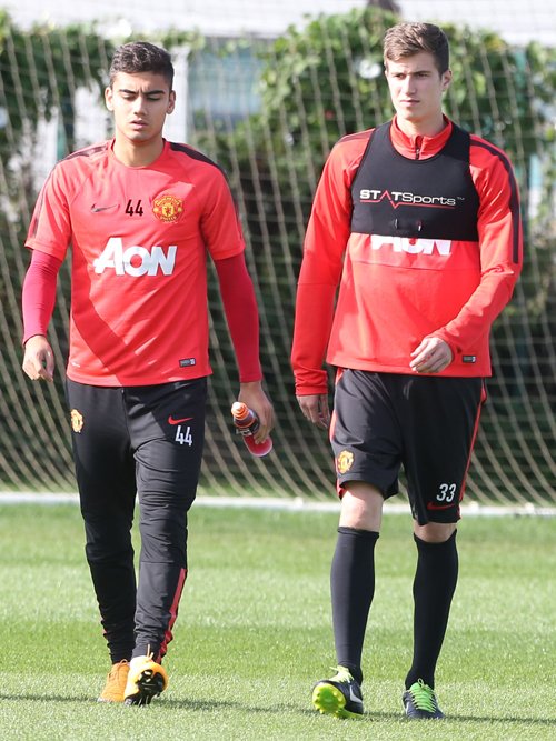 Ποδοσφαιριστής της Μάντσεστερ Γιουνάιτεντ πρόσφερε χρήματα σε κοπέλα για ερωτικό... τρίγωνο [εικόνες] | iefimerida.gr 0