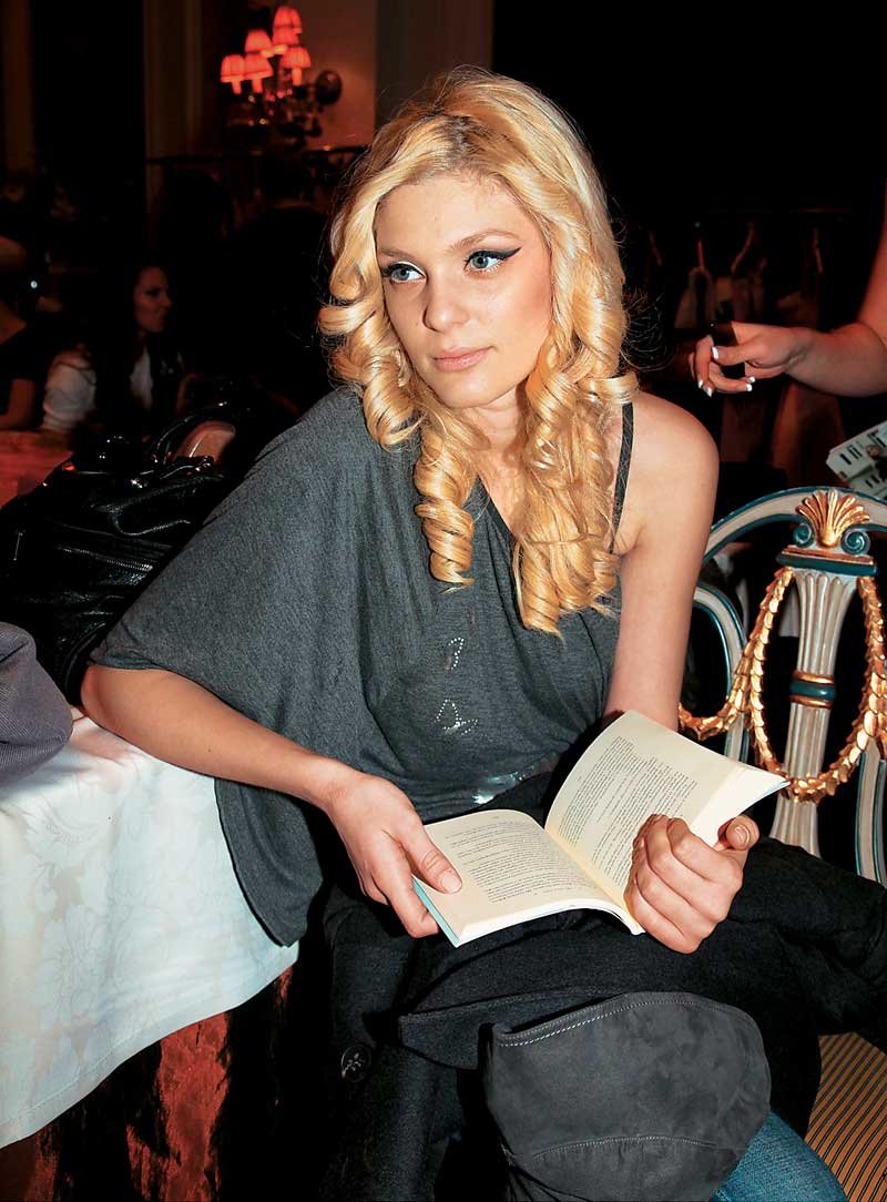 Ξαναβρήκε τον έρωτα -Η καλλονή πρώην σύζυγος γνωστού Ελληνα αθλητή με το νέο της αμόρε [εικόνες] | iefimerida.gr 1