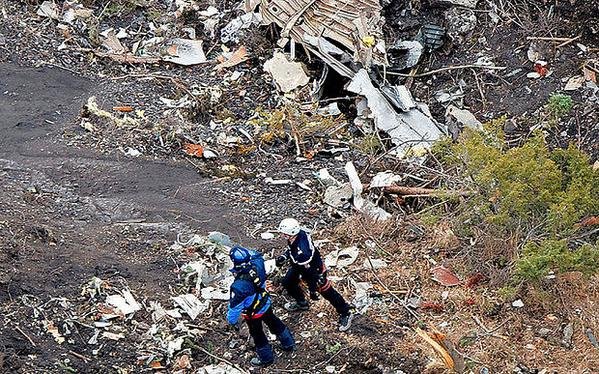 Tα 5 αναπάντητα ερωτήματα για τη συντριβή του μοιραίου Airbus | iefimerida.gr 1